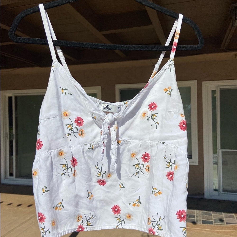 flowery printed tank top size medium from hollister!